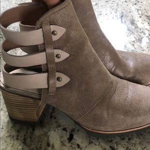 Worn only once Sorel booties